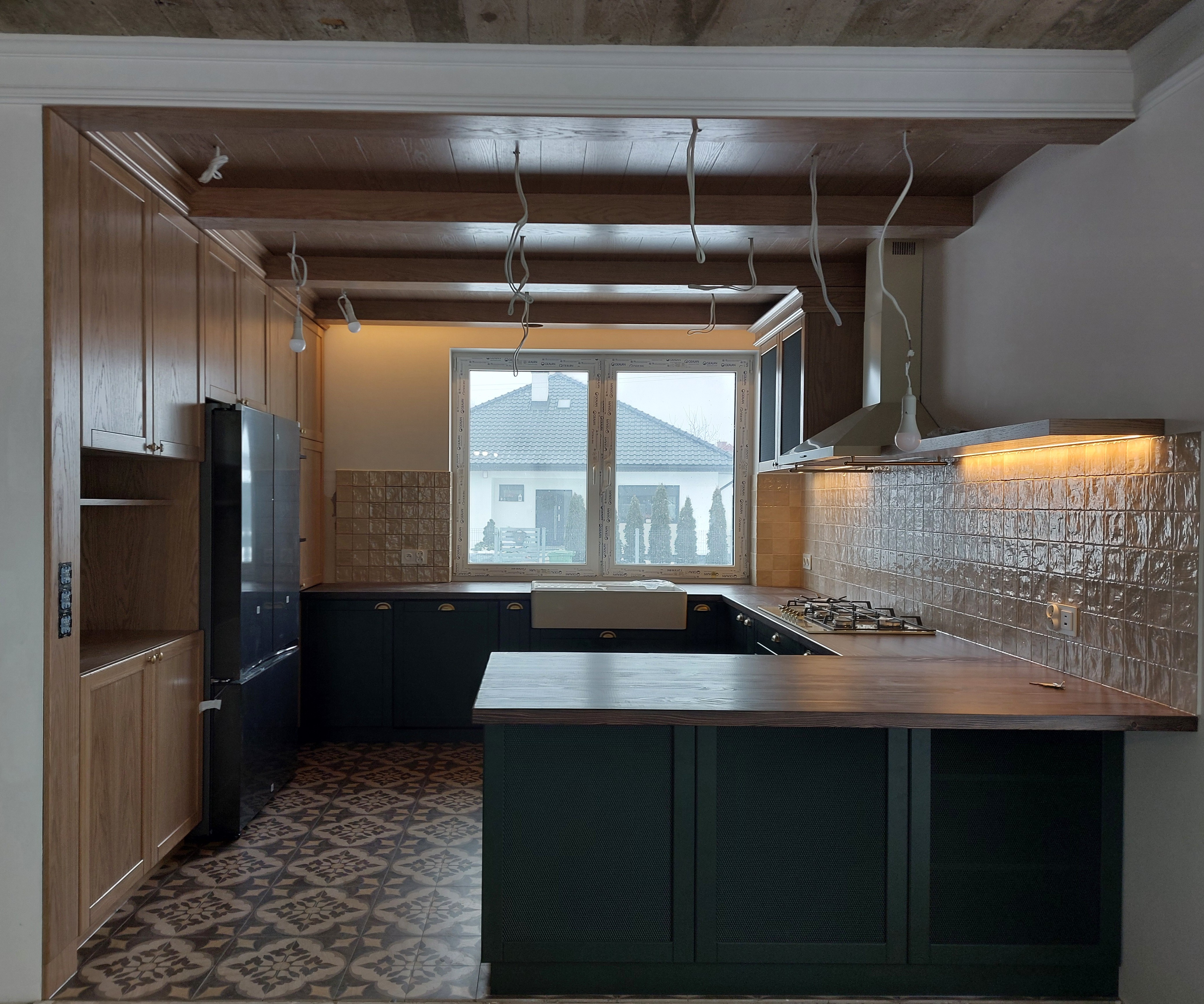 Zabudowa kuchni, sufitu. 